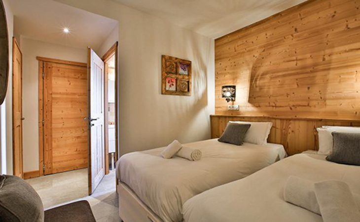Chalet Crocus Blanc, La Plagne, Twin Bedroom 2